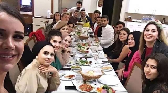 Polat cütlüyünün 4 il əvvəl çəkdirdiyi foto səs-küyə səbəb oldu - Şəkildəki hər kəs bir anda varlandı