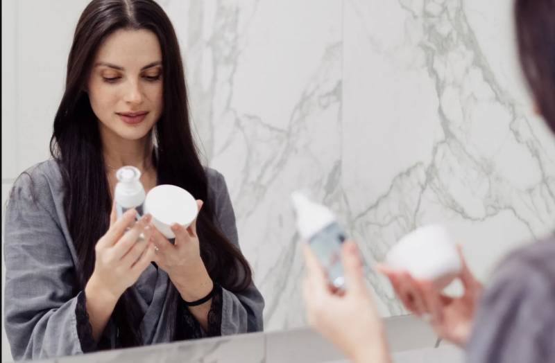 Zədələnmiş saçları canlandırmaq üçün krem ​​əvəzinə bu üsulu sınayın: 1 bananı əzdikdən sonra...