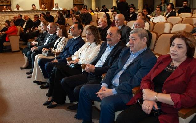 Əbülfəs Qarayev uzun müddətdən sonra görüntüləndi