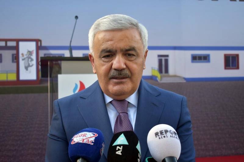 \"Onun fatihəsini verincə...\" - Rövnəq Abdullayev