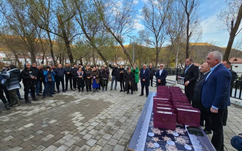 Zabuxa köçürülən 25 ailəyə mənzillərinin açarları təqdim edildi - FOTO