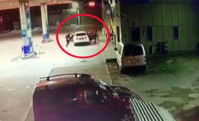 Azərbaycanlı aparıcı polisin küçədə cinayətkarı yaxalaması anını kameraya çəkdi - ANBAAN VİDEO
