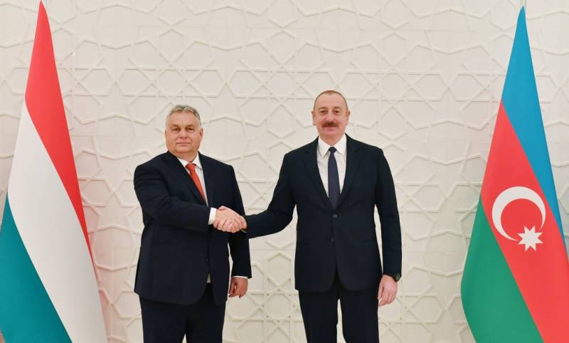 Orban İlham Əliyevi TƏBRİK ETDİ