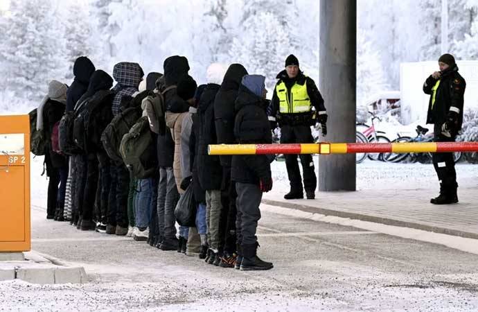Finlandiyadan Rusiya sərhədinə beton maneə