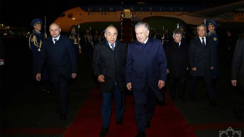Özbəkistan Prezidenti Şavkat Mirziyoyev Azərbaycana işgüzar səfərə gəldi
