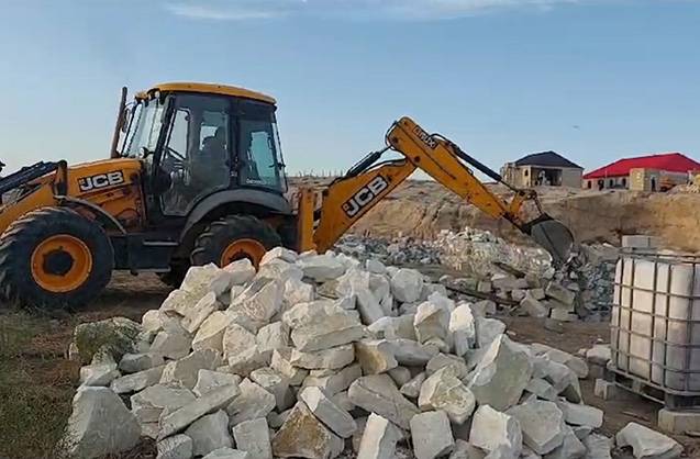 Qanunsuz tikililər söküldü - VİDEO