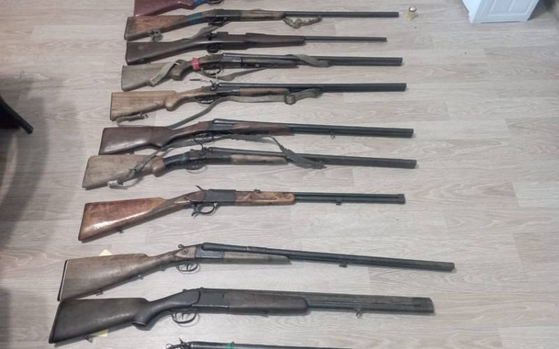 Şirvanda avtomat tapılıb, 11 tüfəng isə polisə təhvil verildi - FOTO