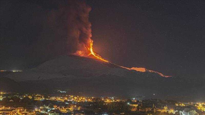 Etna vulkanı yenidən püskürdü