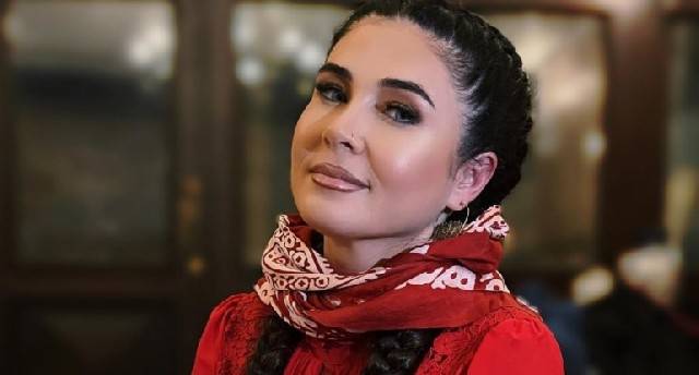 \"Əməliyyat olunmuş saxta paxlavalarını göstərib...\" - Elnarə