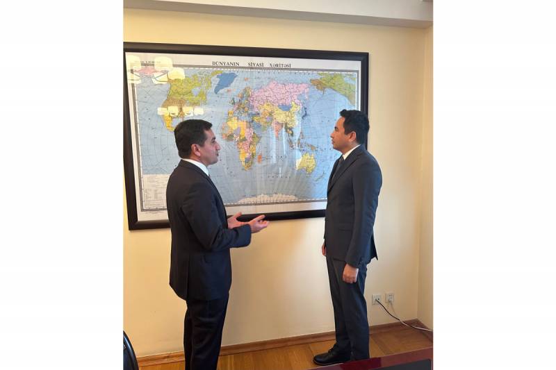 Prezidentin köməkçisi Qazaxıstan səfiri ilə regional məsələləri müzakirə etdi