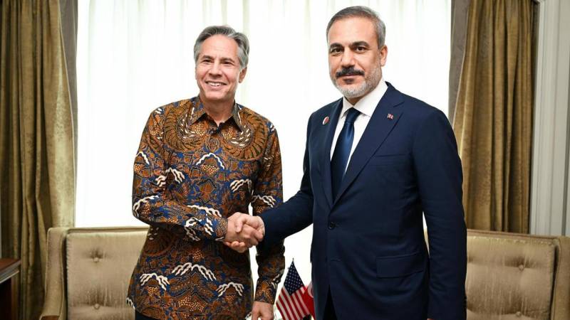 Hakan Fidan Antoni Blinkenlə danışıb