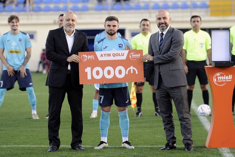 Məqsəd İsayev mükafatlandırıldı 