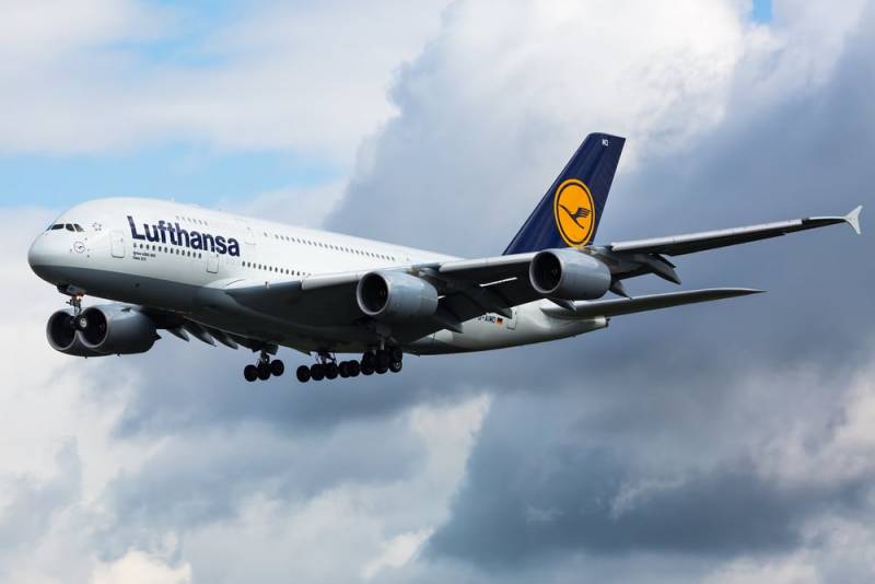 Almaniyanın Lufthansa şirkəti İsrailə uçuşları dayandırdı