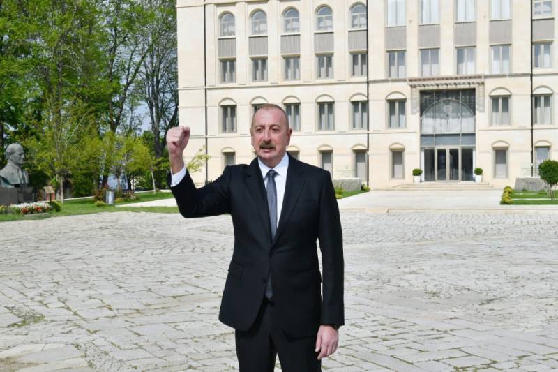 İlham Əliyevin ilk dəfə Azərbaycan Prezidenti seçilməsindən 20 il ötür