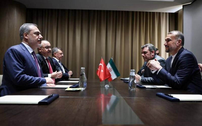 Türkiyə və İran XİN başçıları görüşübdülər