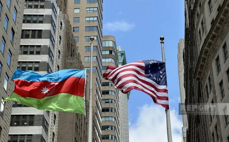 Bayrağımız Nyu Yorkda səmaya qaldırıldı - FOTO