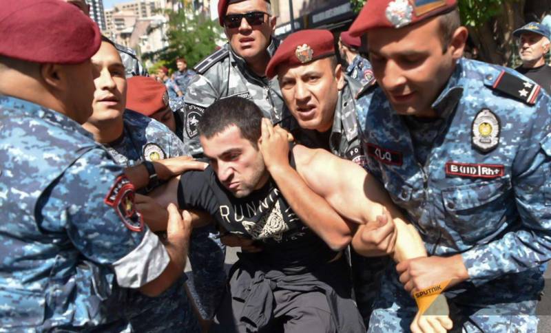 Ermənistanın ikinci prezidentinin oğlunun həbs müddəti uzadıldı