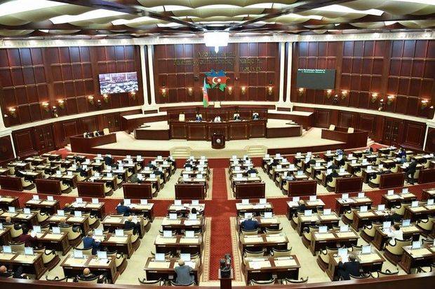 Milli Məclisin iclası başladı - Gündəlikdə 12 məsələ var