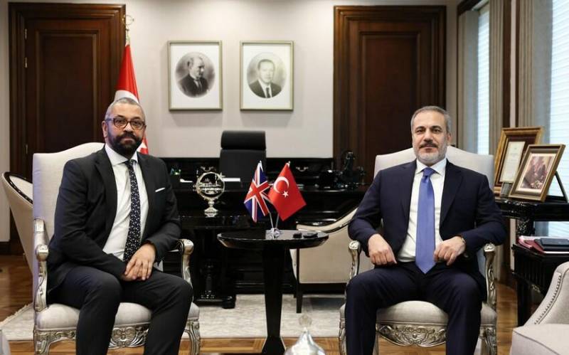 Hakan Fidan Kleverli ilə Fələstin-İsrail məsələsini müzakirə etdi