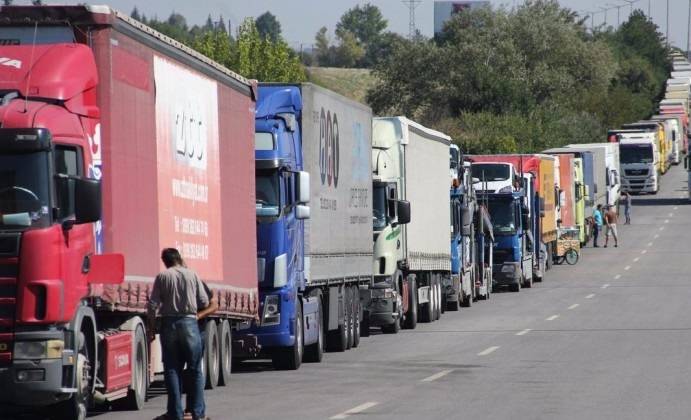 Belarus-AB sərhədində böyük tıxac yarandı