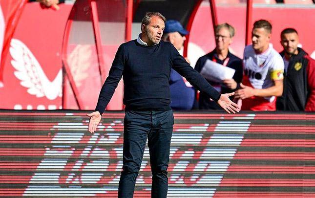 \"Ayaks\" baş məşqçisi ilə yolları ayırdı