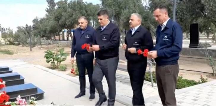 Salyan Regional qaz istismarı İdarəsinin rəhbərliyi şəhid ailəsini ziyarət etdi - VİDEO