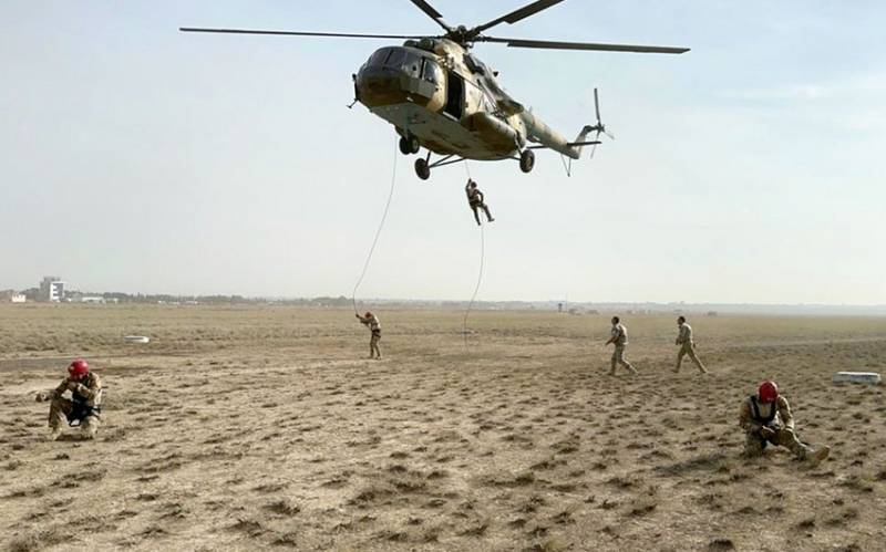 Hərbi Dəniz Qüvvələrinin sualtı hücum xüsusi təyinatlıları təlim keçirdi - VİDEO