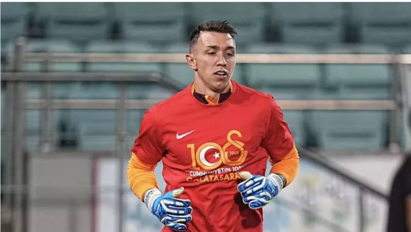 \"Qalatasaray\" Fernando Muslera müqaviləni uzatdı