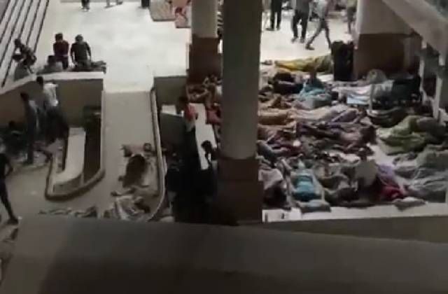 İsrail 12 min insanın sığındığı Qüds xəstəxanasının ətrafını bombaladı