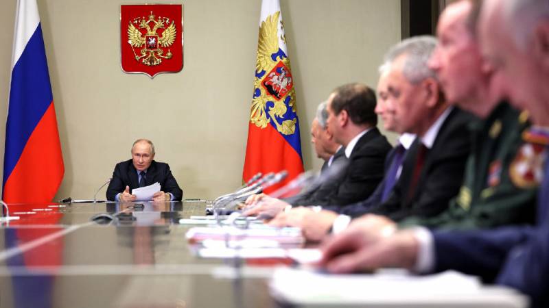 Putinin qapalı müşavirəsində nələr müzakirə olunub? 