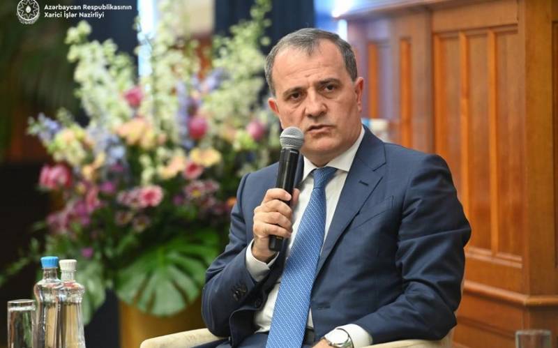 XİN başçısı konfransda çıxış etdi