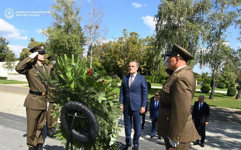 XİN başçısı Xorvatiyada abidəni ziyarət etdi