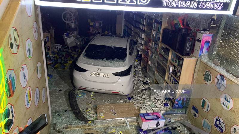 Bakıda kişi keçmiş arvadının maşınını qaçırıb qəza törətdi - VİDEO