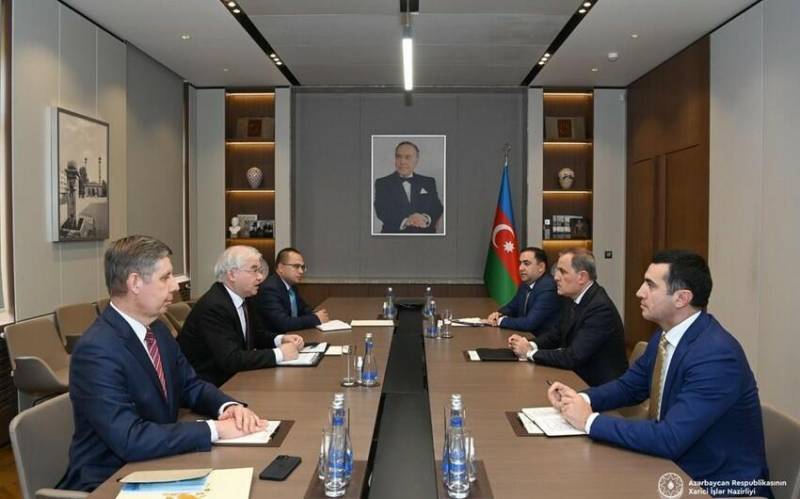 Ceyhun Bayramov Lavrovun xüsusi nümayəndəsi ilə sülh prosesini müzakirə etdi