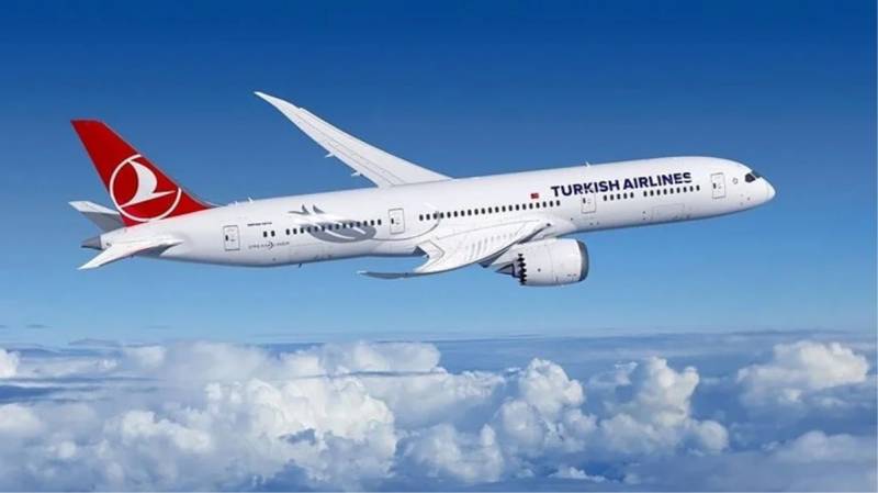 Deportasiya edilən sərnişinə görə təyyarə məcburi eniş etdi