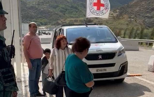 “Laçın” buraxılış məntəqəsində erməniəsilli 4 şəxsin sərbəst keçidi təmin edildi - VİDEO