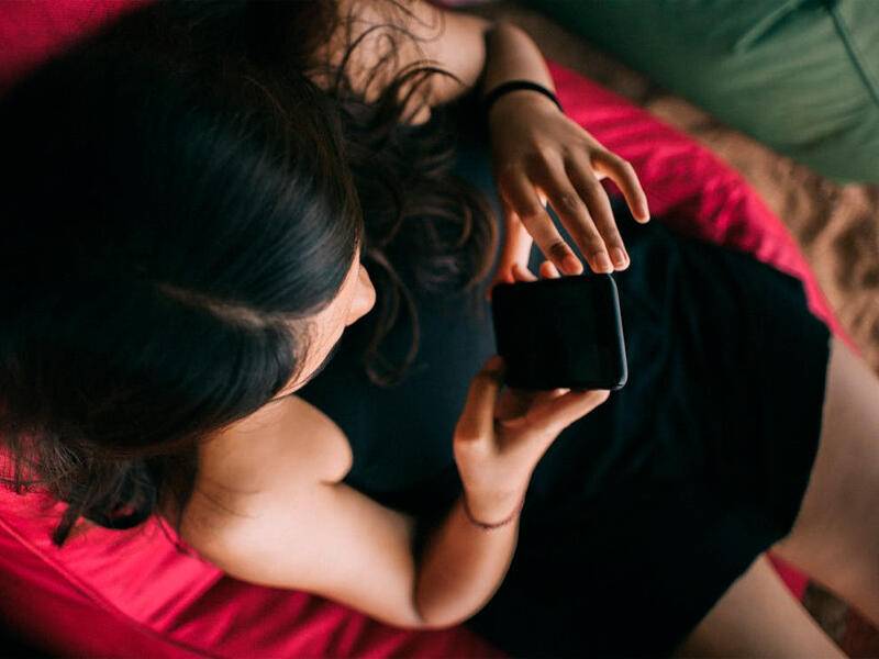 Bakıda qızın intim görüntüləri yayıldı - Atasının ürəyi partlayıb öldü