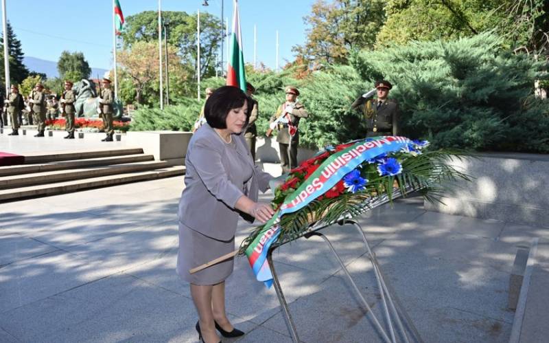 Spiker Sofiyada “Naməlum əsgər” abidəsində - FOTO