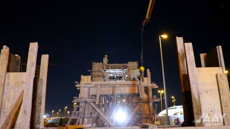 Ziya Bünyadov prospektində yeni yerüstü piyada keçidi inşa edilir - VİDEO/FOTO