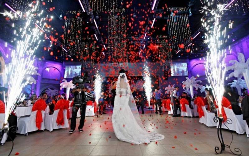 Azərbaycanlı iş adamının oğlunun toyuna ulduzlar axın etdi - VİDEO/FOTO