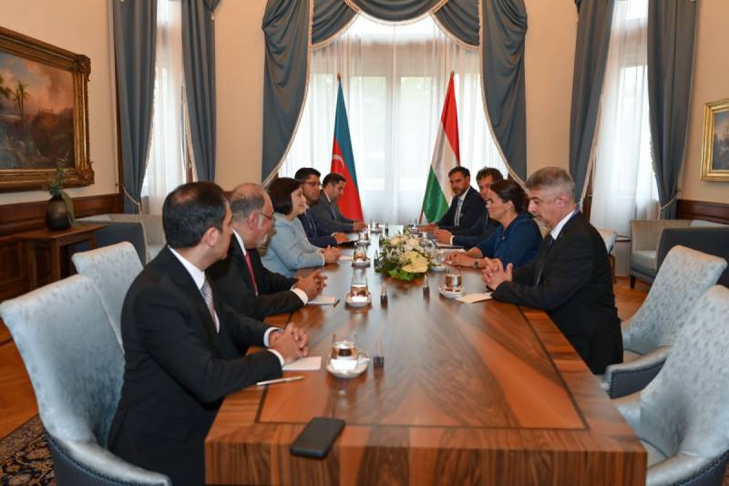 Spiker Macarıstan Prezidenti ilə görüşdü