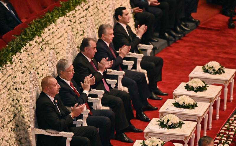 İlham Əliyev Düşənbədə konsertə baxdı - YENİLƏNDİ (FOTO)