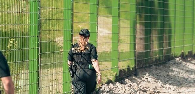 Finlandiya Rusiya ilə sərhədi hasara aldı