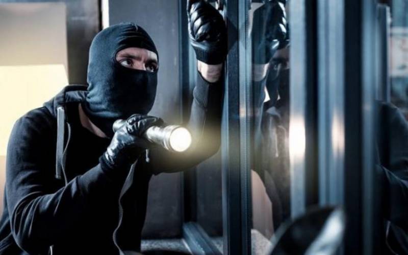 Bakıda avtotəmir sexindən oğurluq edən keçmiş məhkum SAXLANILDI