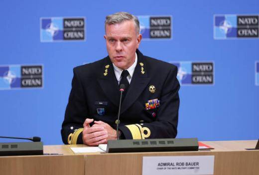 “Hücum olacağı təqdirdə NATO ilk ayda 300 min əsgərdən istifadə edəcək” - Admiral