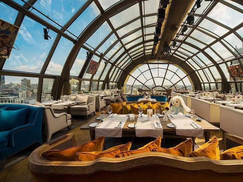 Əhali ötən ay restoranlara nə qədər pul xərcləyib? 