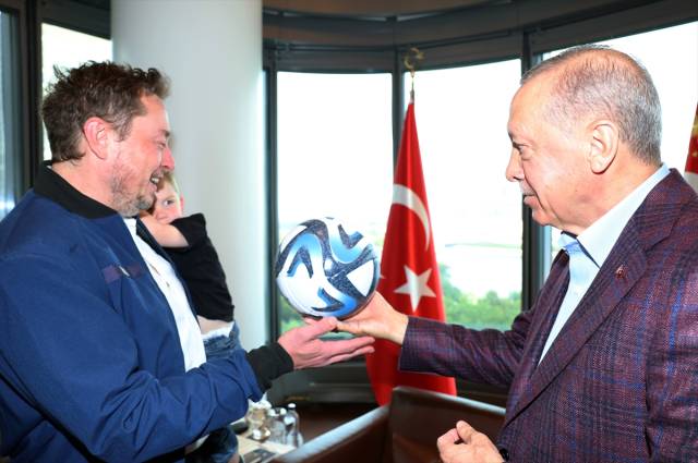Ərdoğanın Maska sualı maraq doğurdu - \"Həyat yoldaşınız haradadır?\"