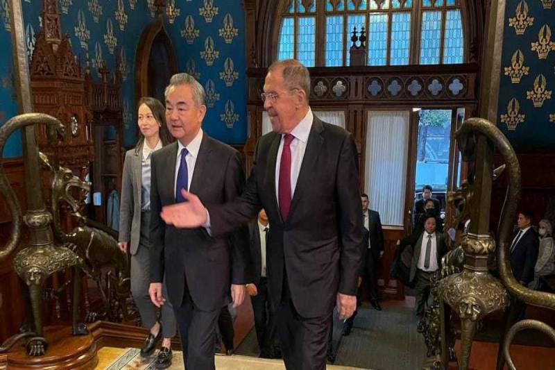 Lavrov çinli həmkarı ilə görüşdü