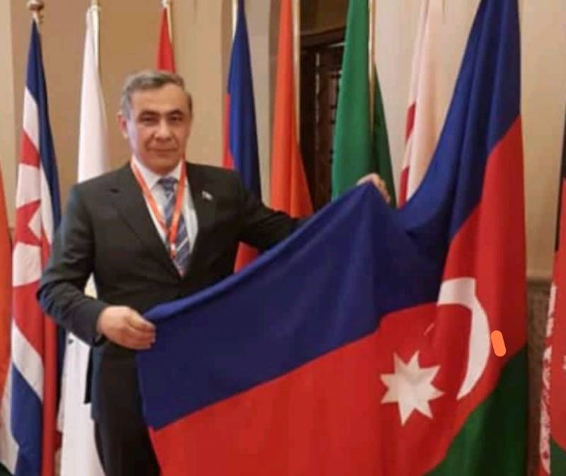 Məğlub nümayəndə heyəti meydanın mərkəzinə dəvət edildi