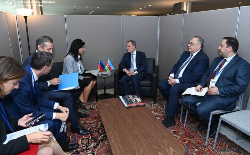 Ceyhun Bayramov daha bir həmkarı ilə görüş keçirdi